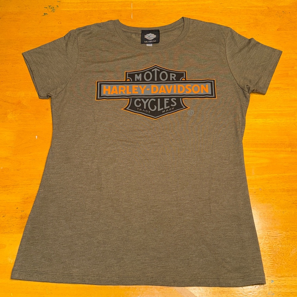 Harley Davidson Museum women’s t-shirt. Size XX-Large. Like new